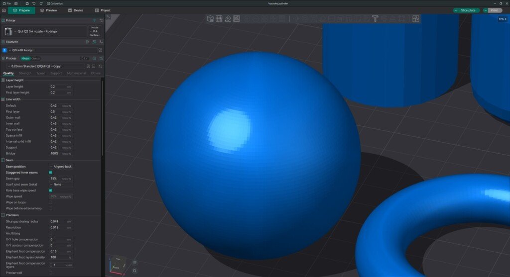 Interfaccia di OrcaSlicer che mostra la scheda Prepare attiva con una grande sfera blu al centro del piatto.