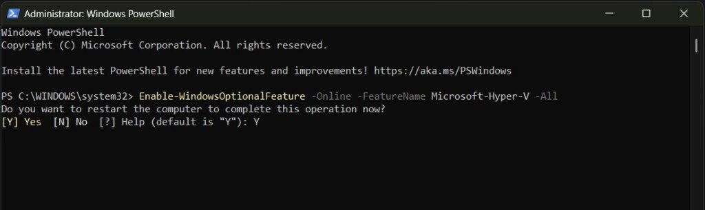 Finestra del terminale PowerShell con l'esecuzione del comando Enable-WindowsOptionalFeature.