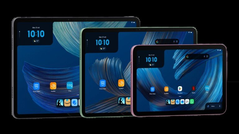 I tre nuovi tablet Amazon Alexa disposti in diagonale su sfondo nero.