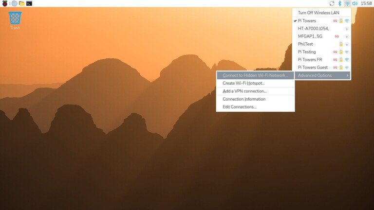 Menu a discesa su Raspberry Pi OS con l'opzione in evidenza per creare un hotspot Wi-Fi.