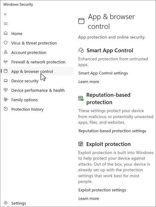 Finestra di Sicurezza di Windows impostata su Controllo app e browser con le opzioni di Smart App Control.