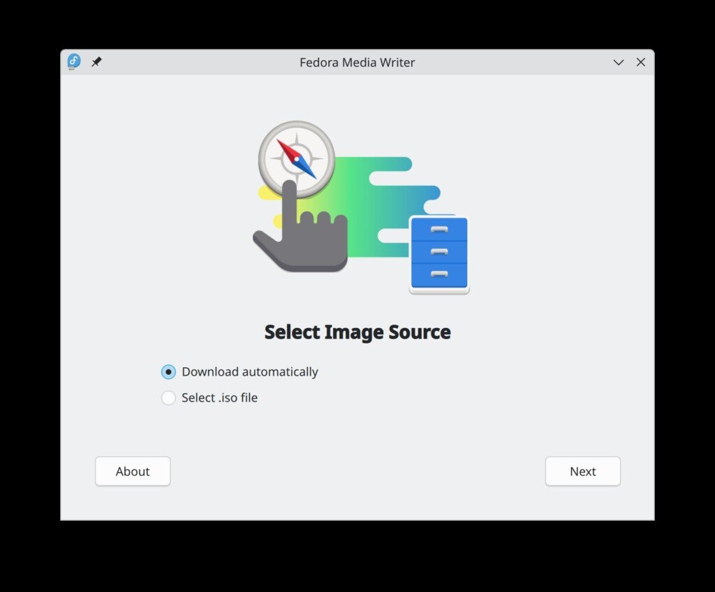 Finestra di Fedora Media Writer con l'opzione per scaricare automaticamente l'immagine ISO.